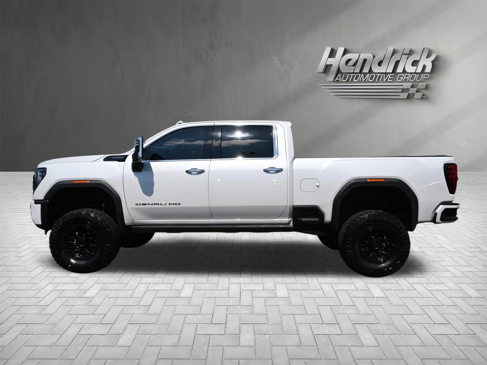 Used 2024 GMC Sierra 3500 Denali Ultimate AWD/4WD image 7
