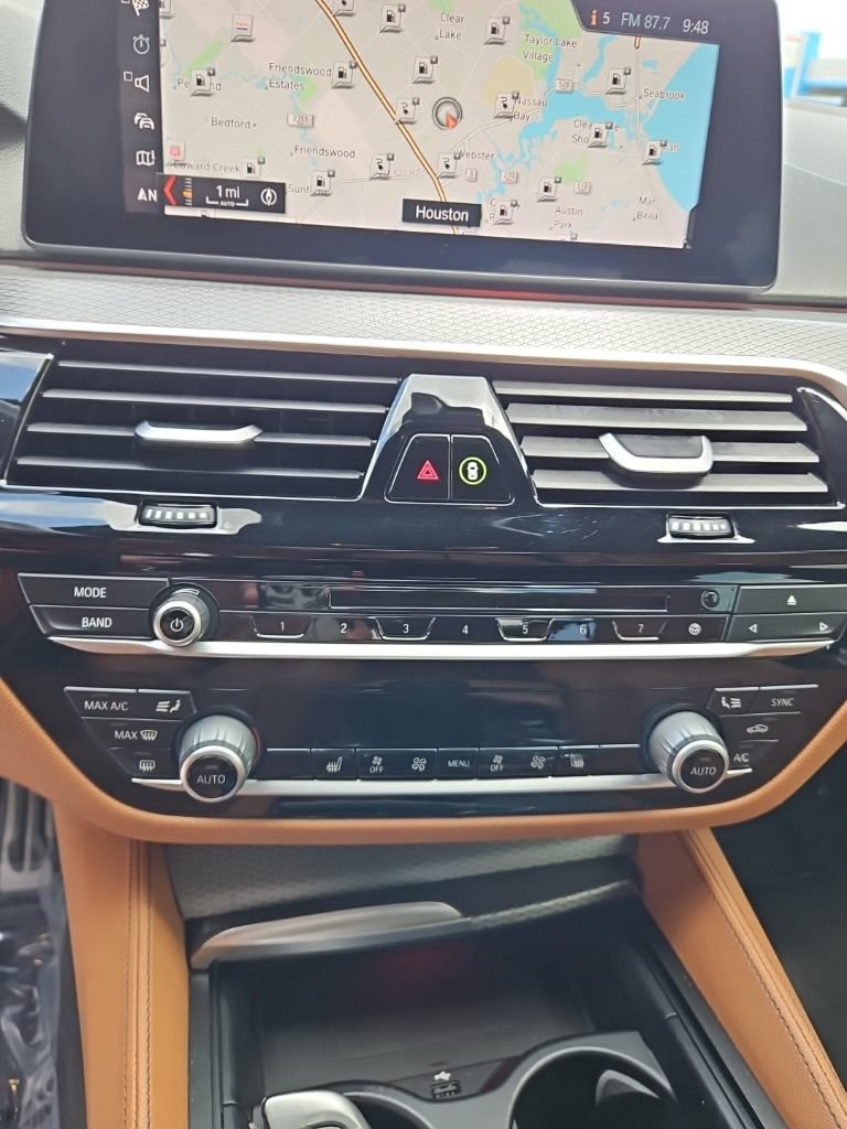 Used 2019 BMW 530e w/ M Sport Package RWD image 17