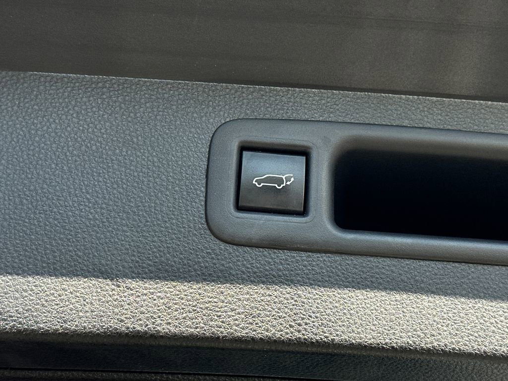 Used 2022 Toyota Highlander XLE image 7