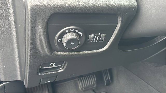 Used 2023 Jeep Grand Cherokee L Limited w/ Luxury Tech Group II image 13