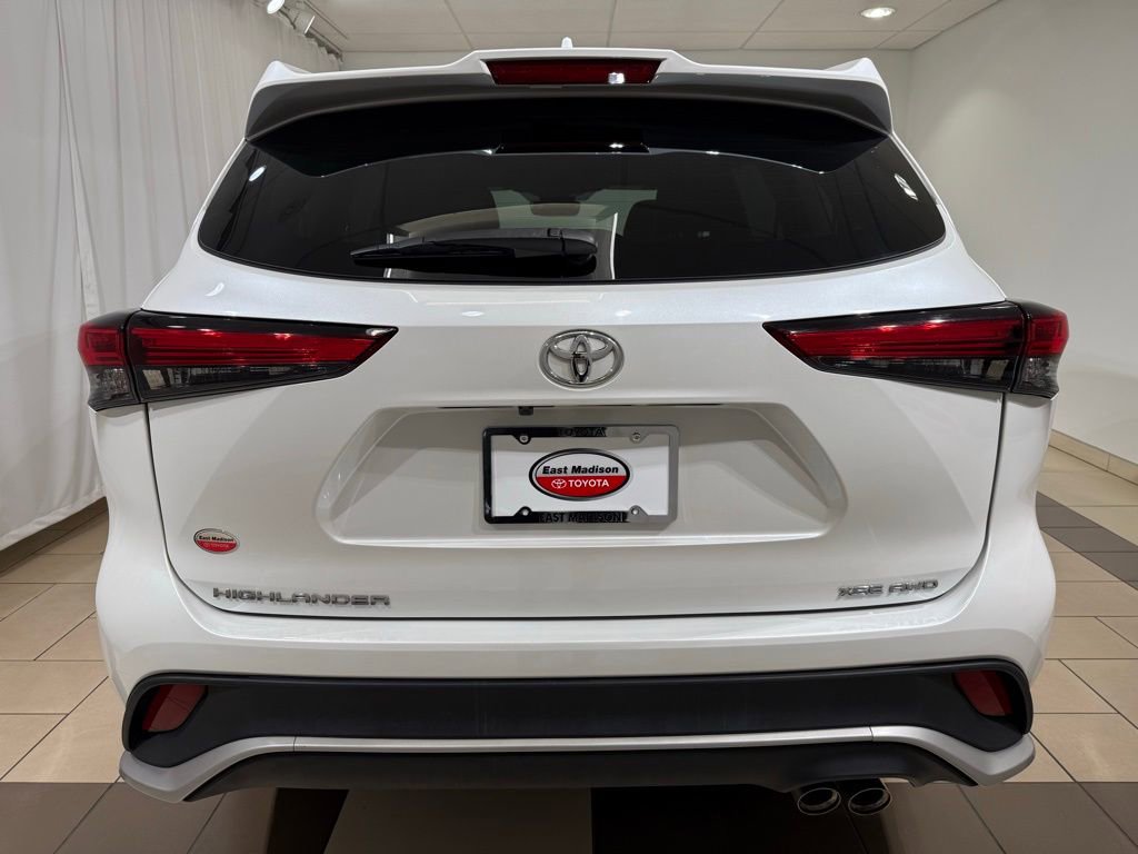 Used 2023 Toyota Highlander XSE AWD/4WD image 4