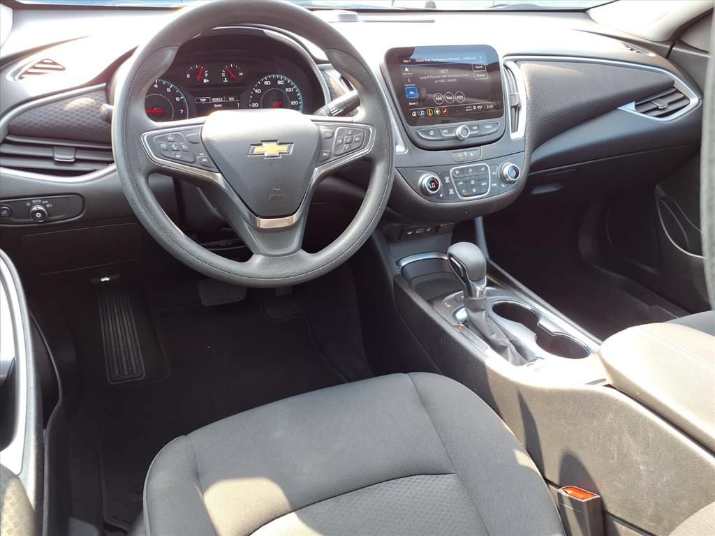 Used 2025 Chevrolet Malibu LT FWD image 12