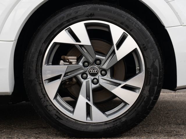 Used 2022 Audi e-tron Premium w/ Convenience Plus Package image 13