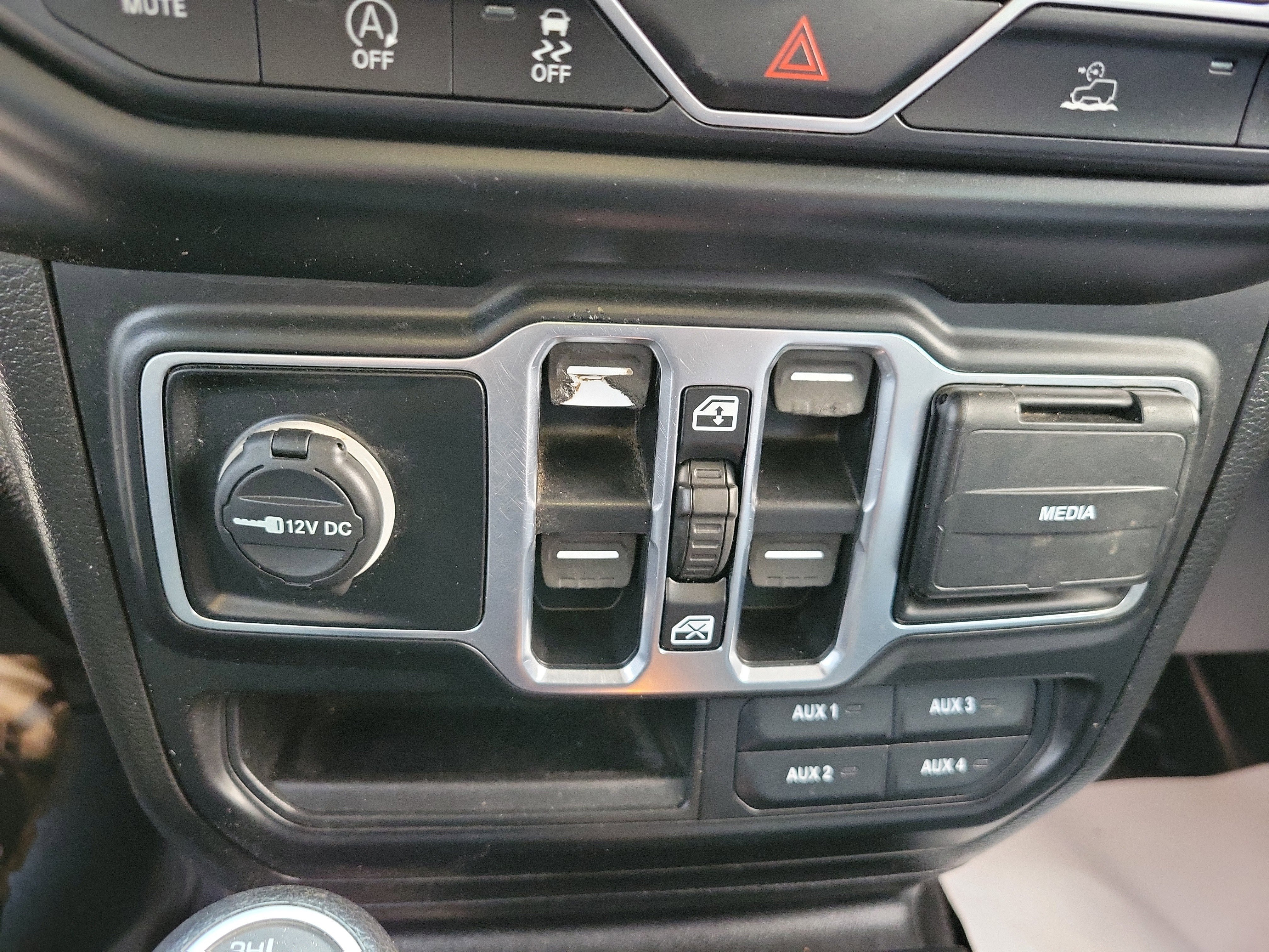 Used 2020 Jeep Gladiator Sport w/ Quick Order Package 24S image 27