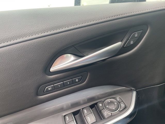 Used 2025 Cadillac XT4 Premium Luxury image 25