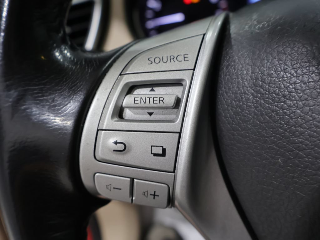 Used 2016 Nissan Rogue SL AWD/4WD image 32