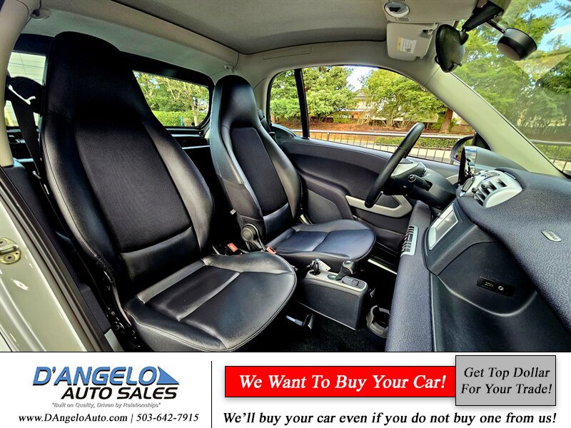 Used 2015 smart fortwo passion RWD image 13