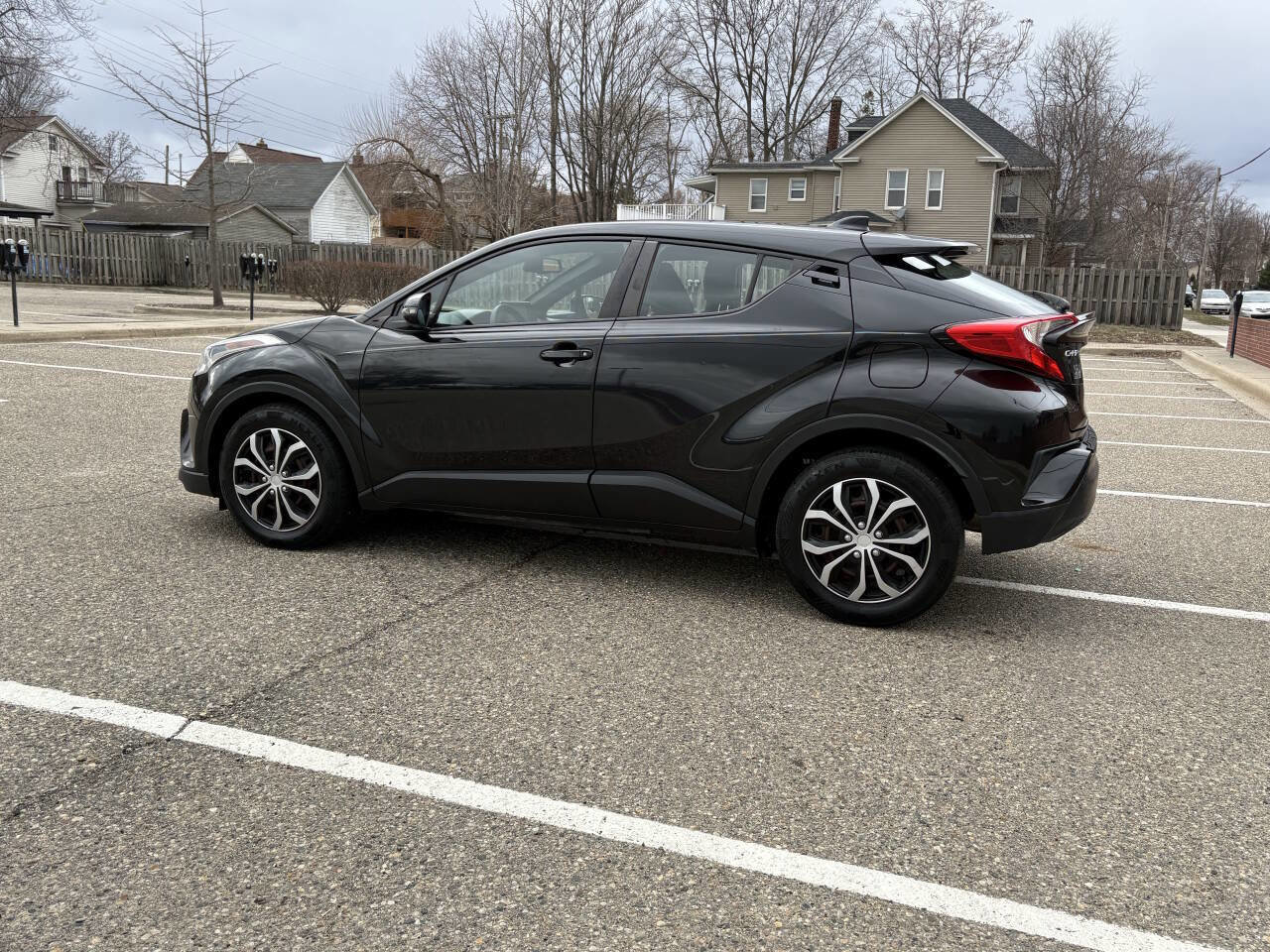 Used 2019 Toyota C-HR LE image 14