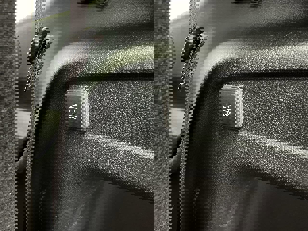 Used 2024 Jeep Grand Cherokee L Limited w/ Luxury Tech Group II image 33