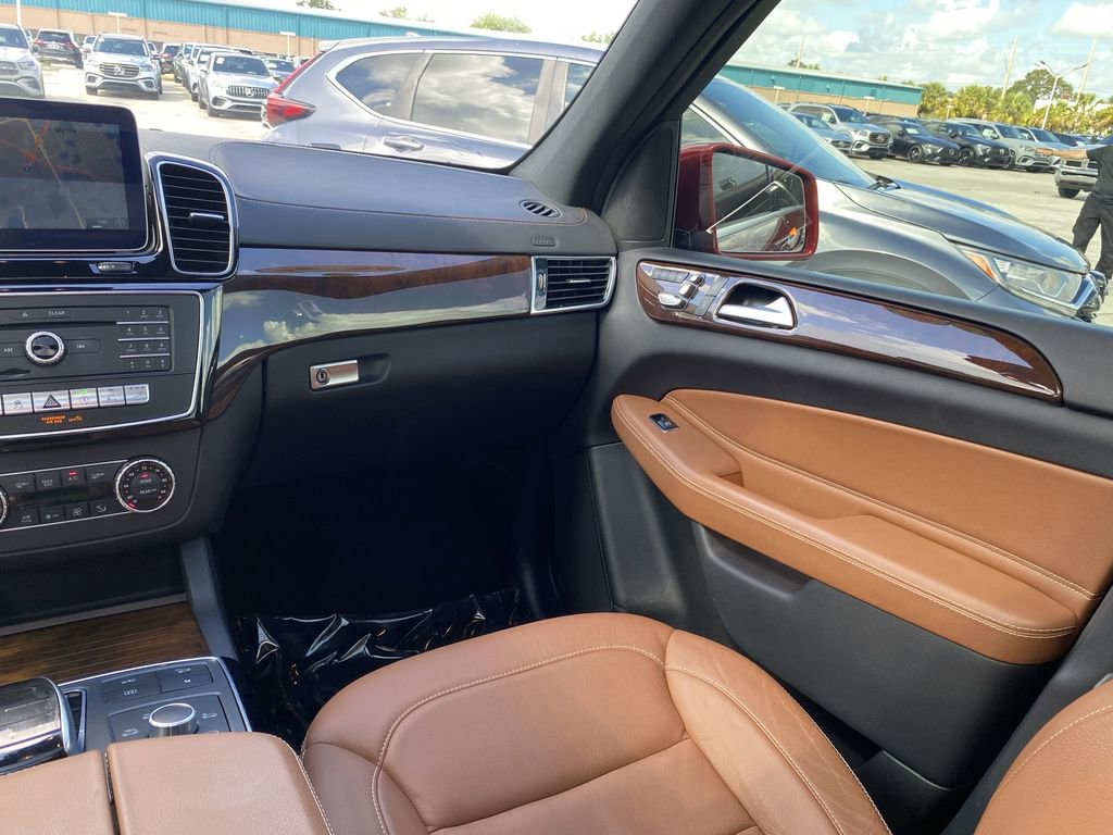 Used 2017 Mercedes-Benz GLS 450 4MATIC image 4