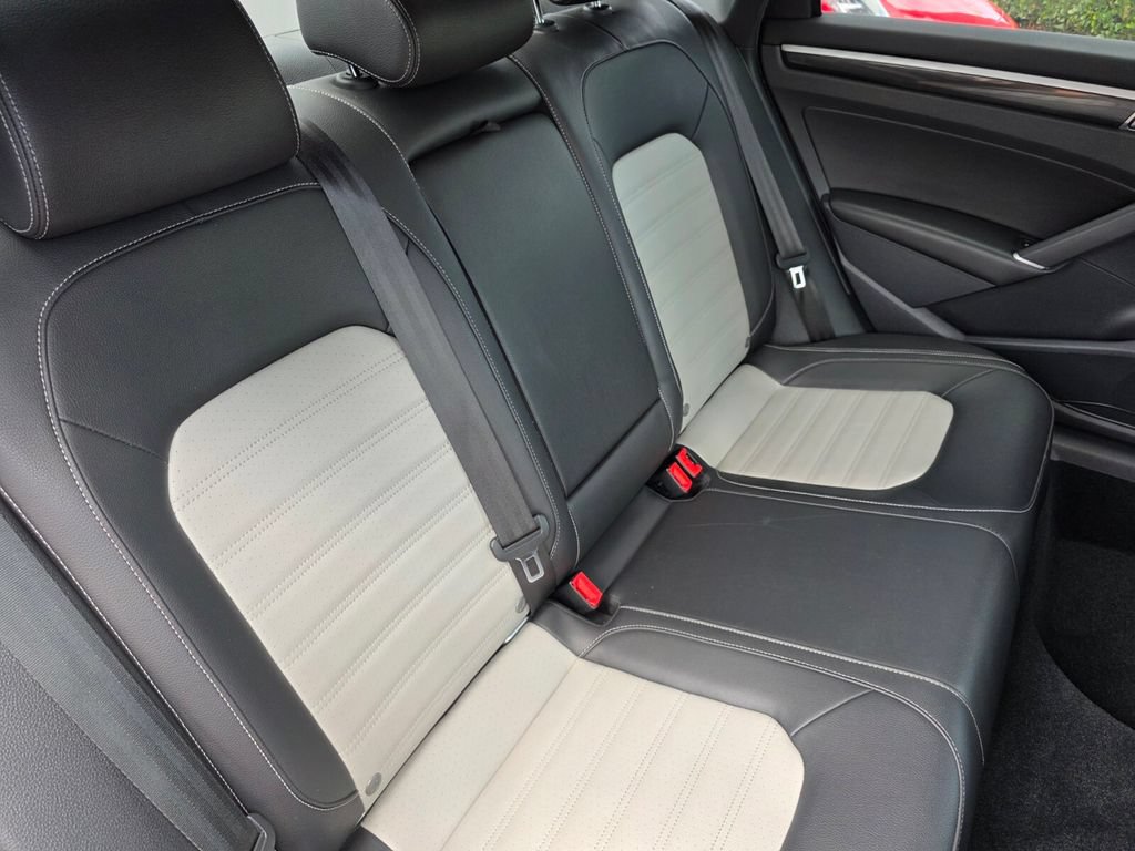 Used 2018 Volkswagen Passat 3.6 FWD image 27