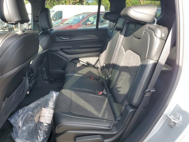 New 2024 Jeep Grand Cherokee L Altitude RWD image 8