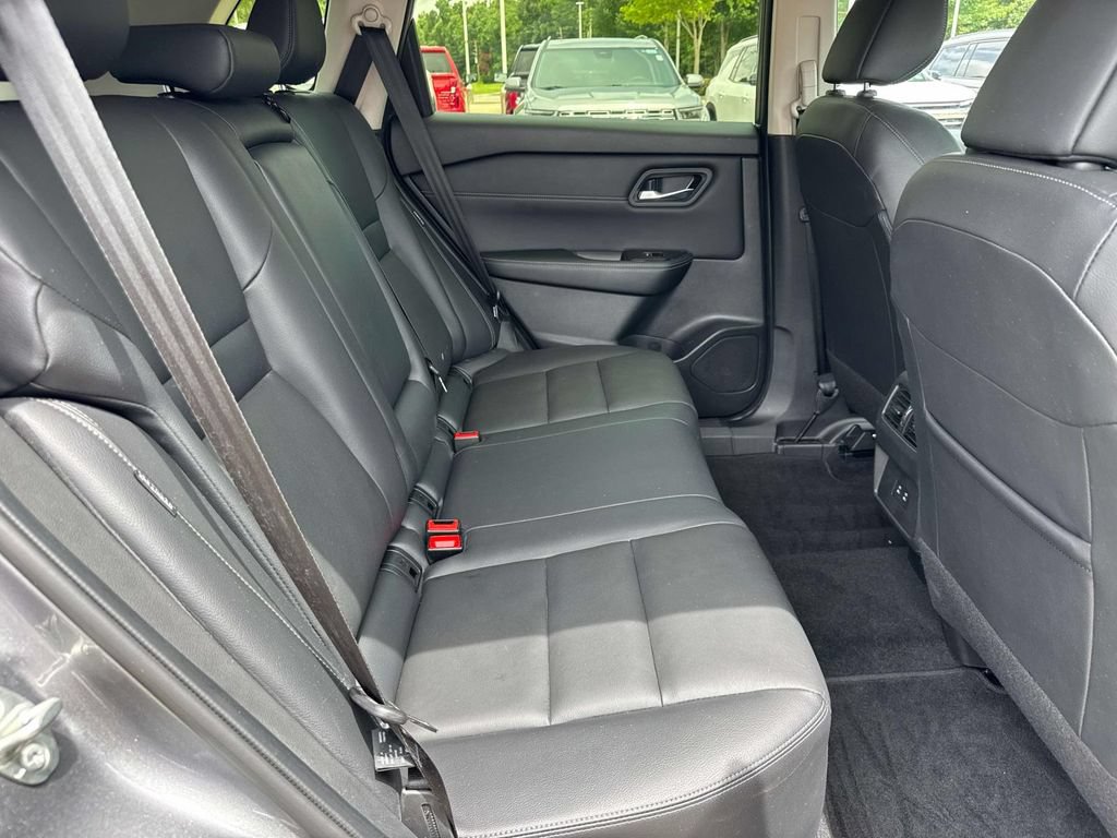 Used 2025 Nissan Rogue SL FWD image 13