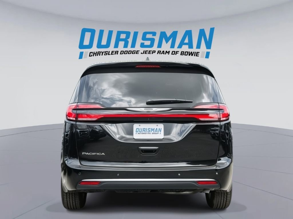 New 2025 Chrysler Pacifica Select FWD image 5