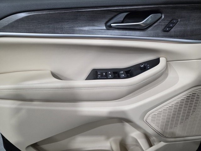 Used 2024 Jeep Grand Cherokee L Limited image 10