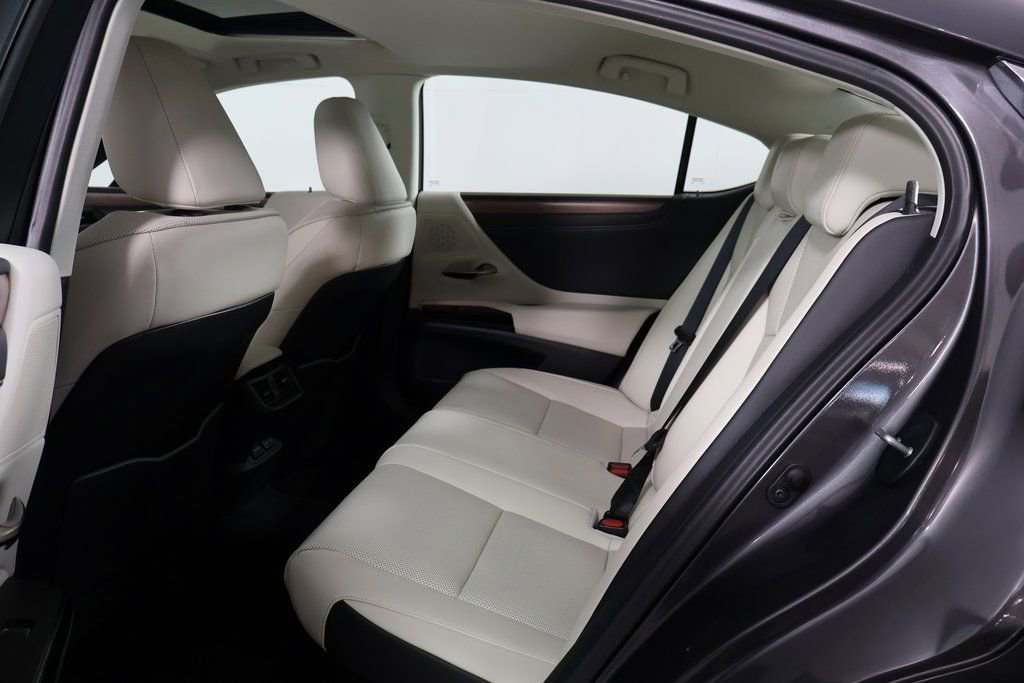 Used 2025 Lexus ES 300h w/ Premium Package image 11