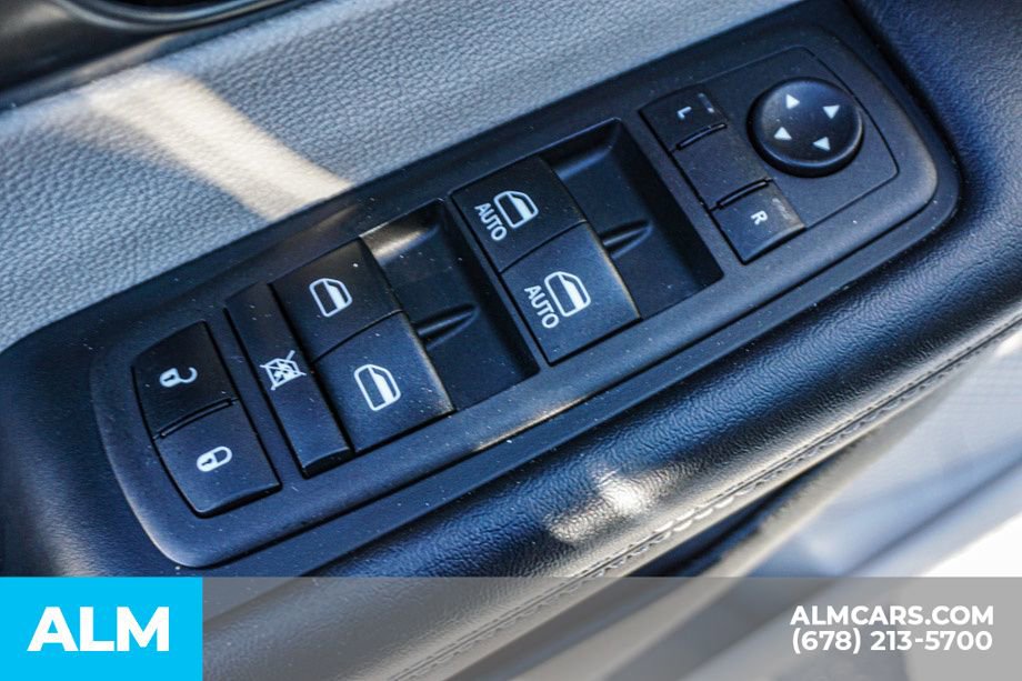 Used 2023 Chrysler Pacifica Touring-L image 54