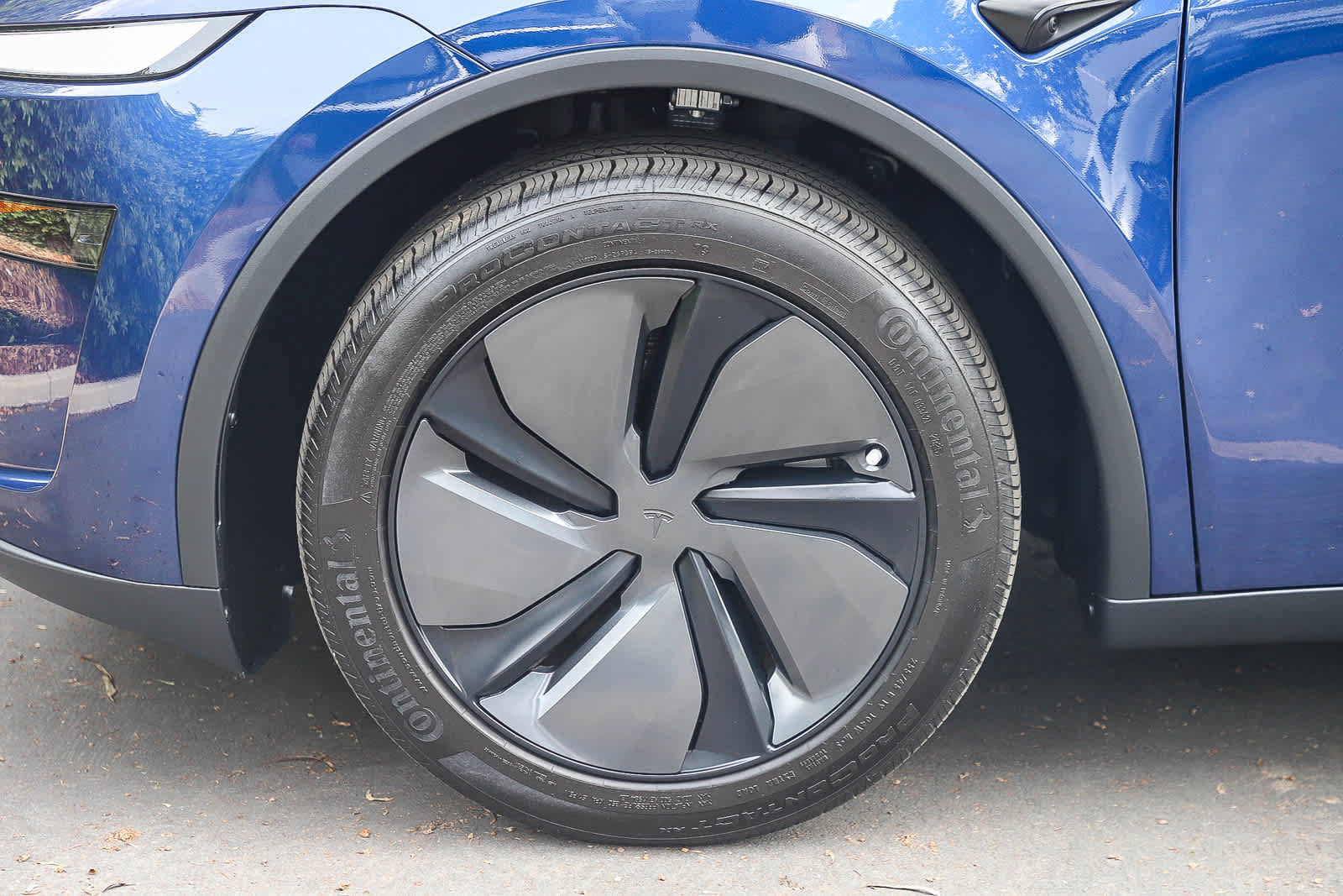 Used 2026 Tesla Model Y 2WD image 9