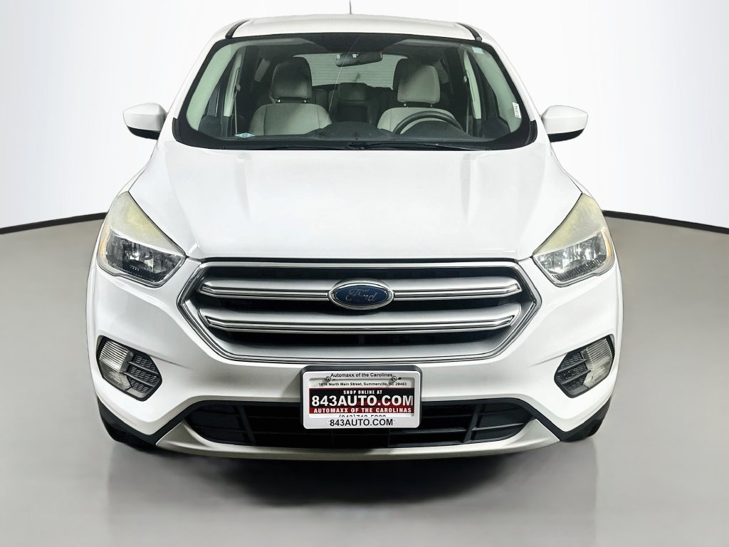 Used 2017 Ford Escape SE FWD image 2