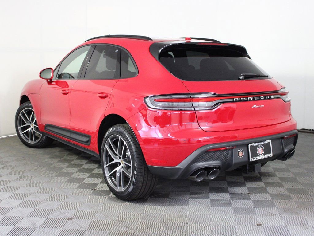 Certified 2025 Porsche Macan image 3