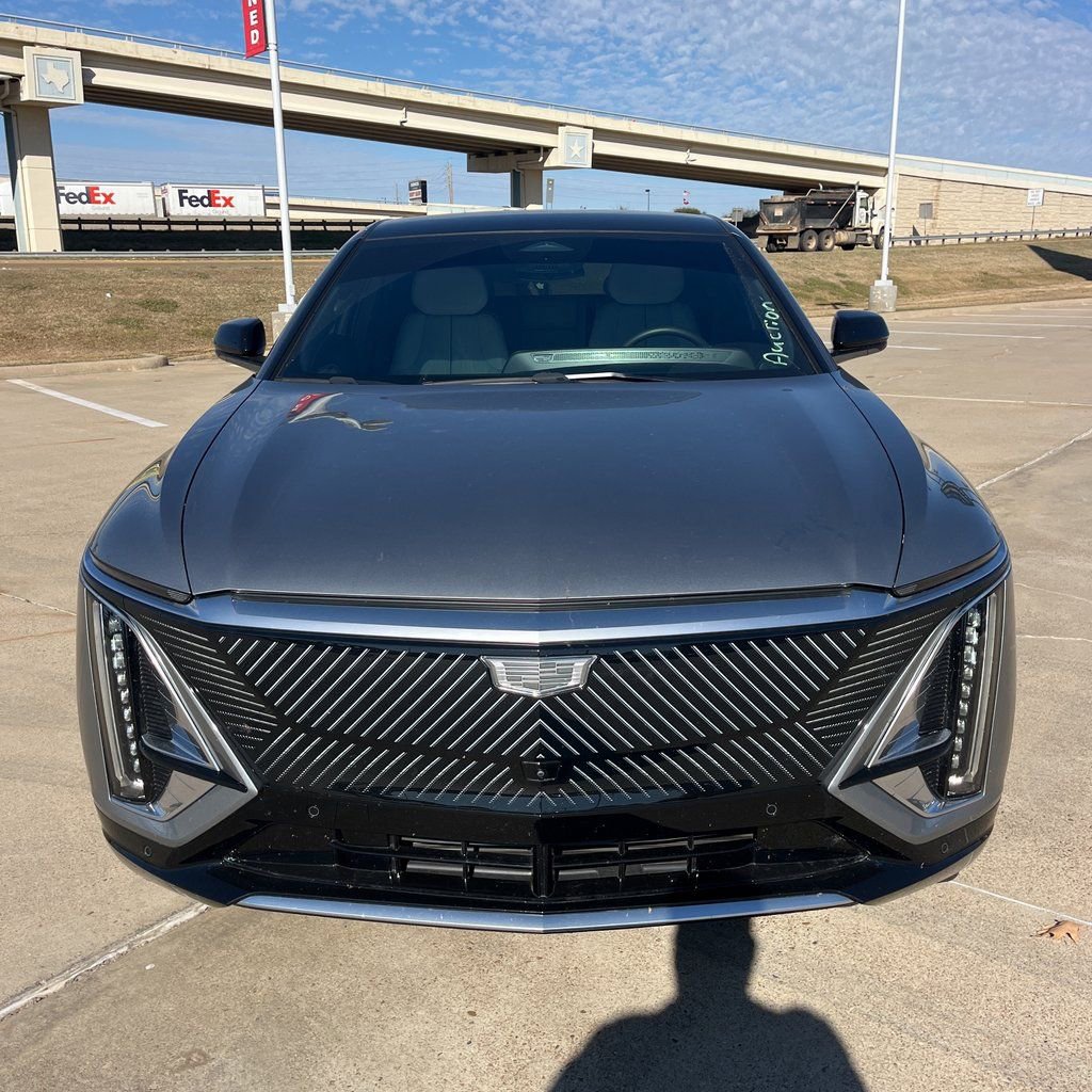 Used 2024 Cadillac Lyriq Luxury image 3