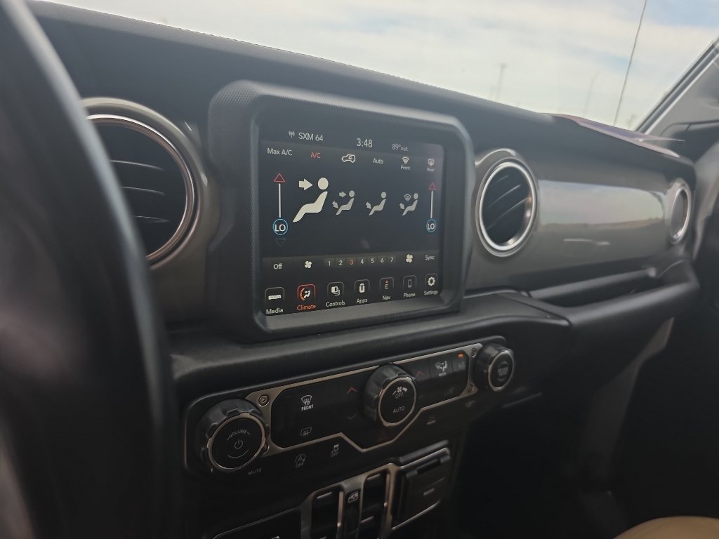 Used 2022 Jeep Wrangler Unlimited Sahara AWD/4WD image 9
