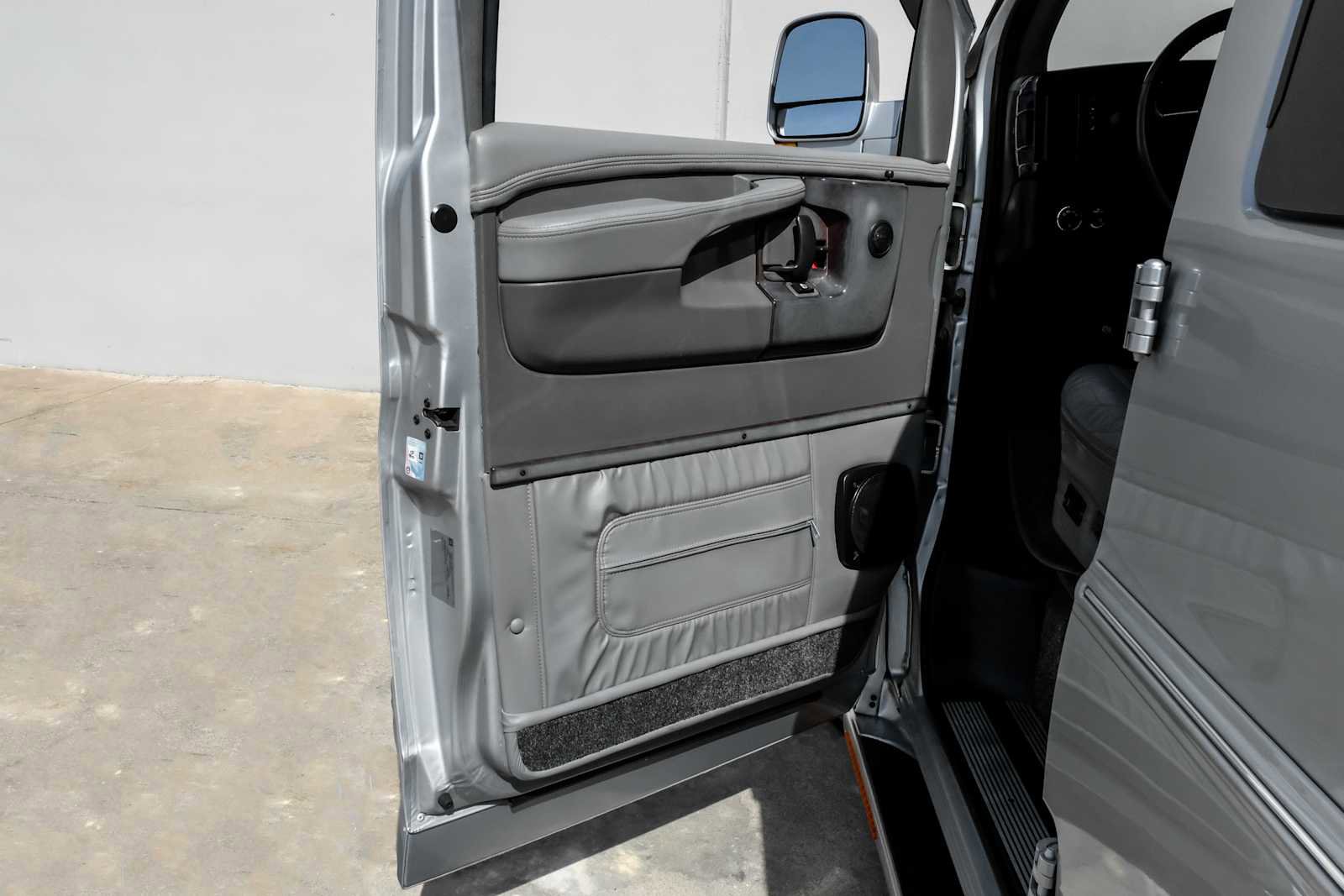 Used 2011 Chevrolet Express 1500 image 47