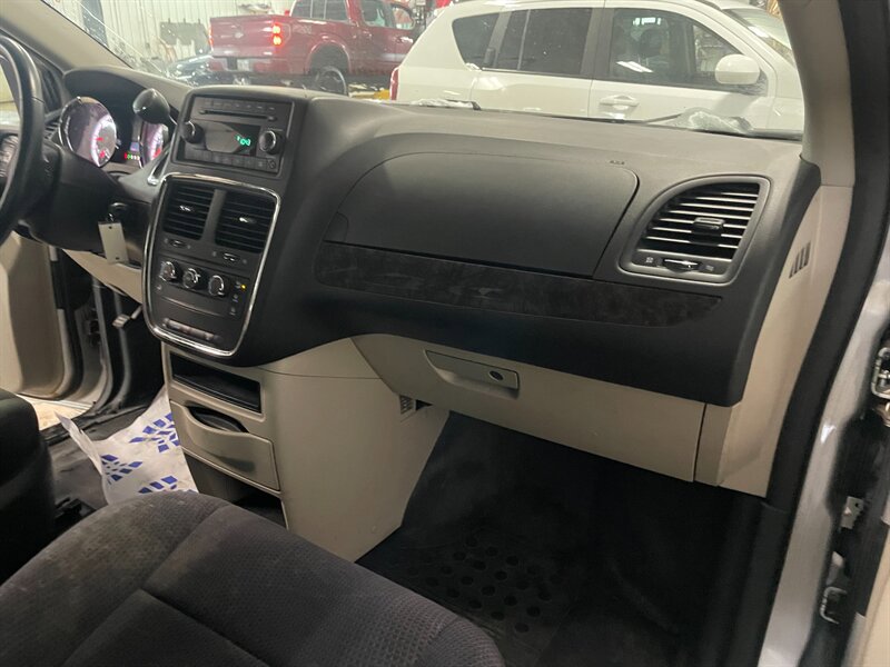 Used 2011 Dodge Grand Caravan FWD image 17