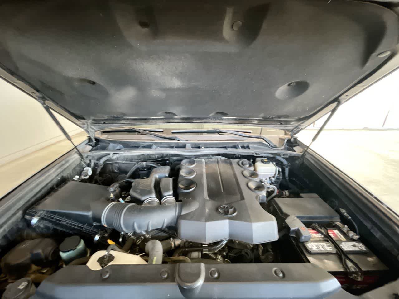 Used 2018 Toyota 4Runner SR5 AWD/4WD image 24