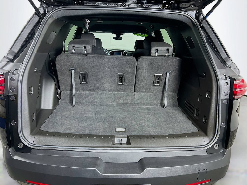 Used 2023 Chevrolet Traverse LT w/ LPO, Floor Liner Package FWD image 24