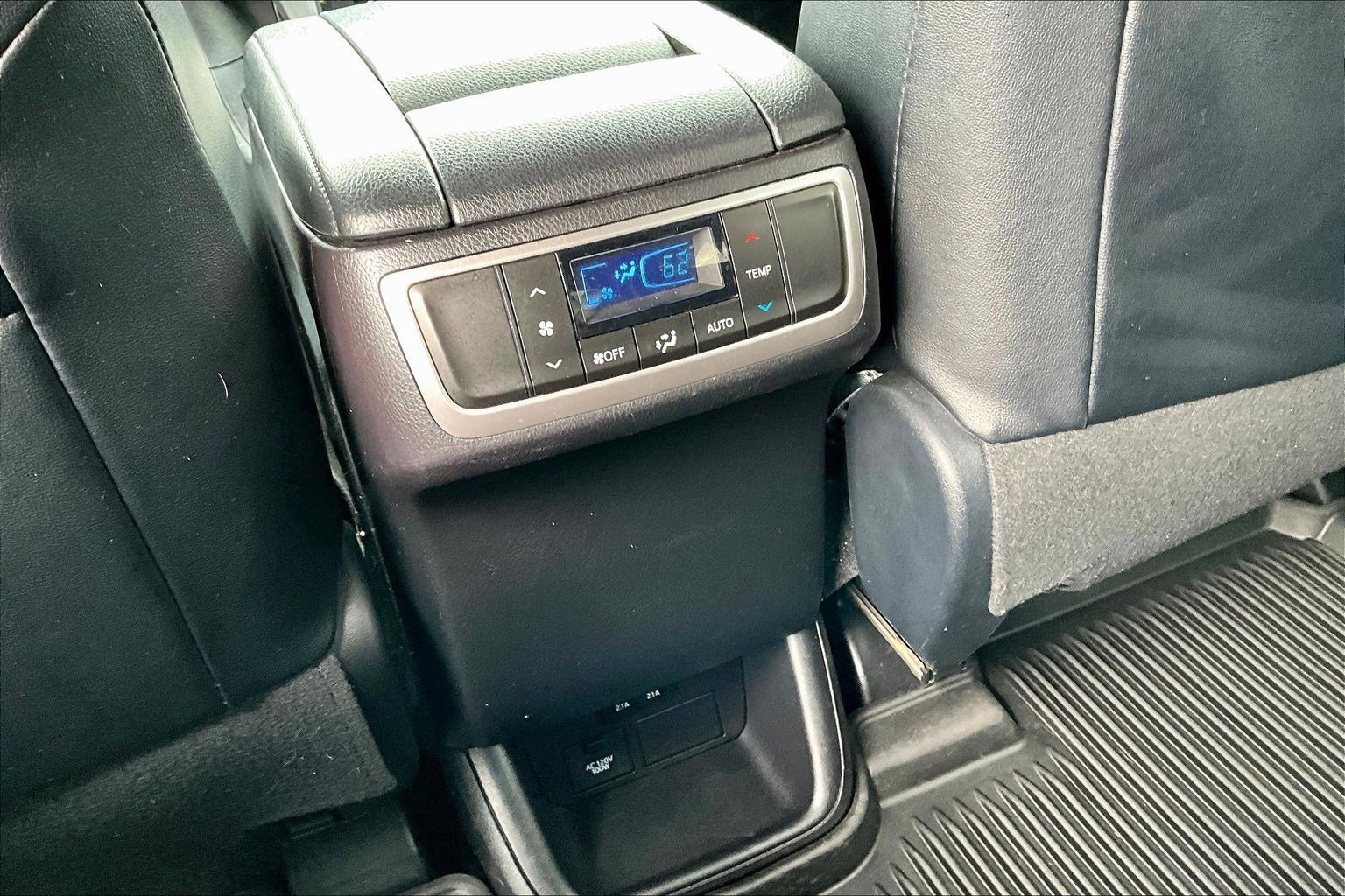 Used 2019 Toyota Highlander XLE image 10