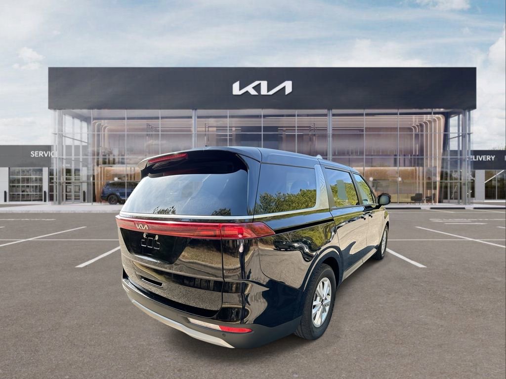 Used 2023 Kia Carnival LX image 8