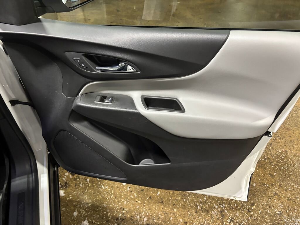 Used 2021 Chevrolet Equinox LS w/ LS Convenience Package image 24