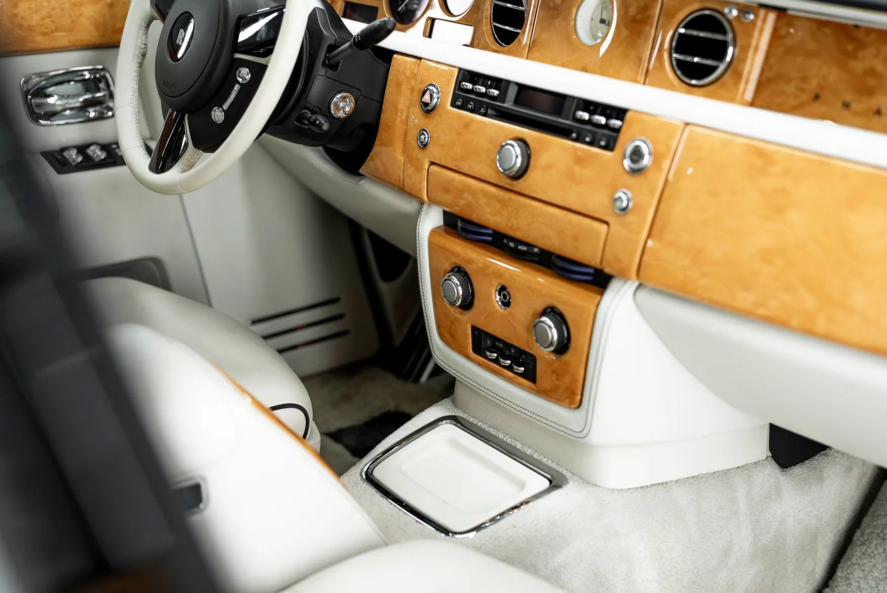 Used 2009 Rolls-Royce Phantom Sedan image 35