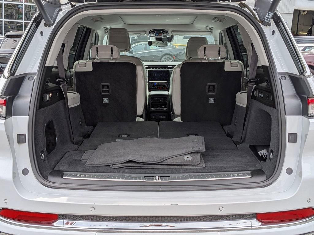 Used 2023 Jeep Grand Cherokee L Overland w/ Advanced Protech Group III AWD/4WD image 8
