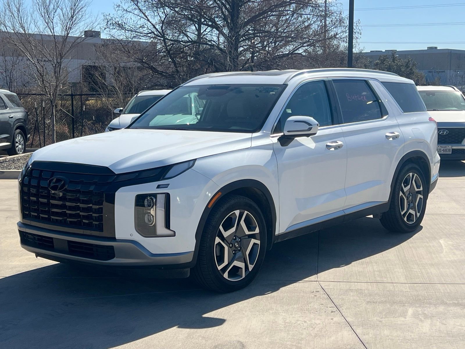 Used 2023 Hyundai Palisade Limited w/ Winter Package image 5