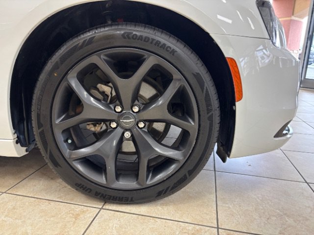 Used 2021 Chrysler 300 Touring w/ Sport Appearance Package RWD image 16