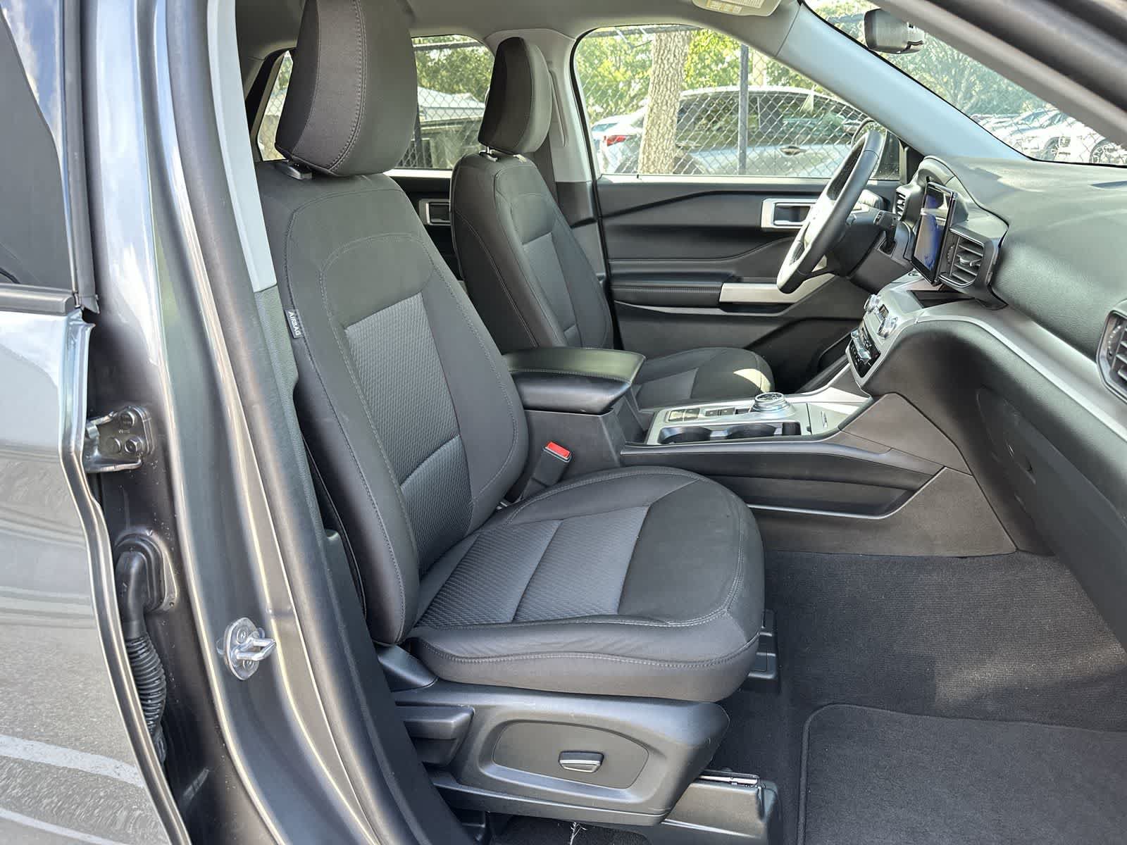 Used 2023 Ford Explorer XLT RWD image 9