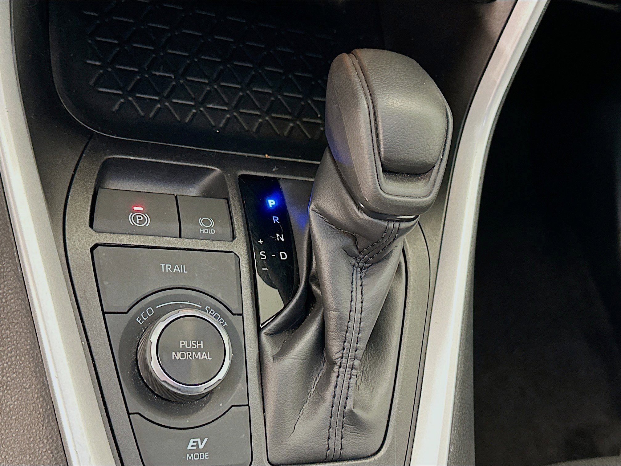 Used 2025 Toyota RAV4 LE image 25