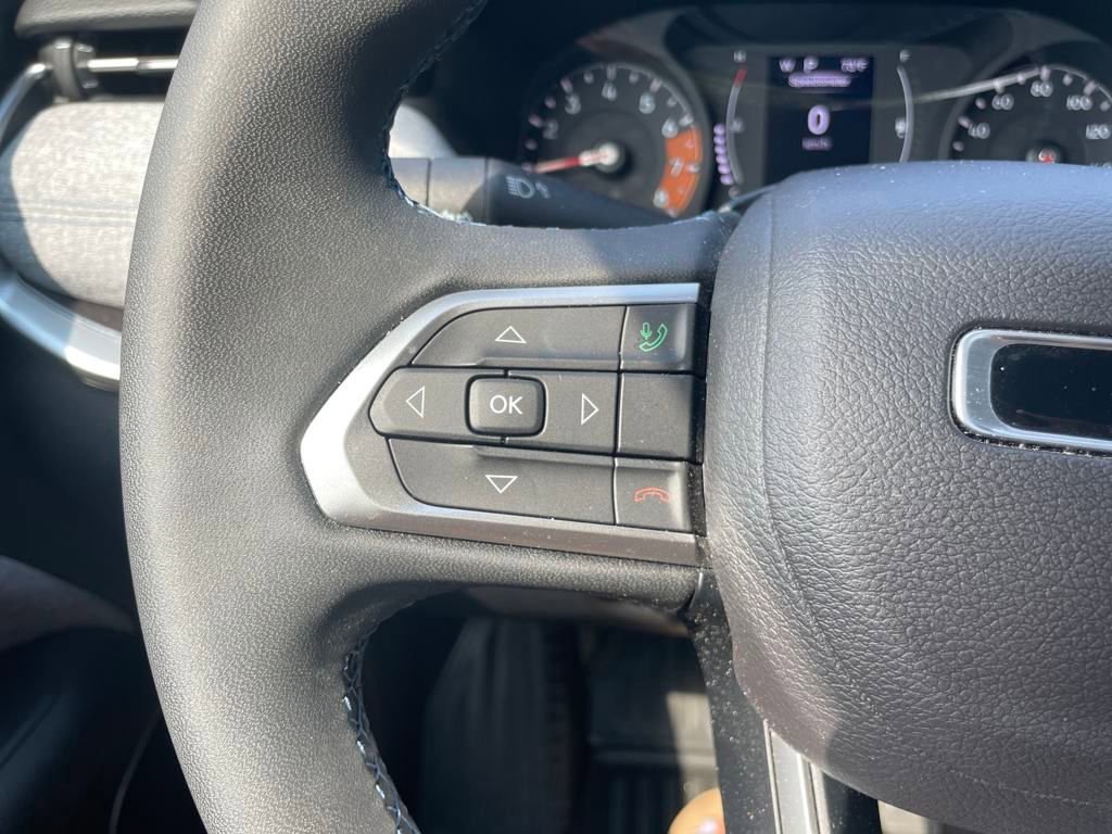 Used 2022 Jeep Compass Latitude image 32