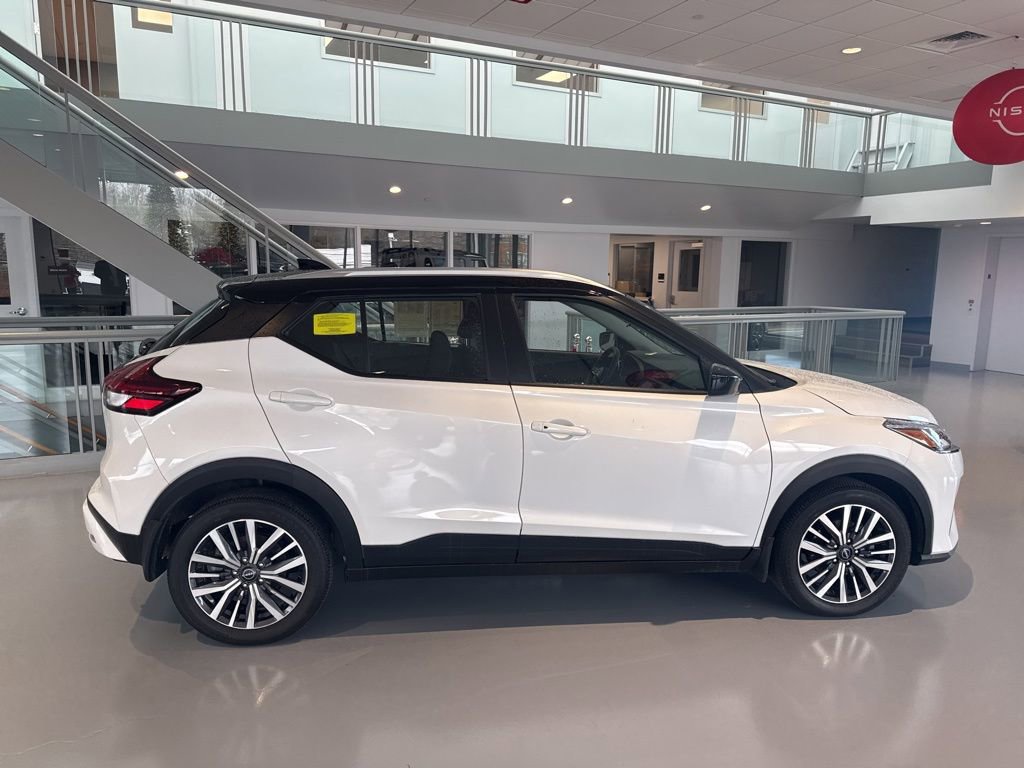 Used 2023 Nissan Kicks SV image 4