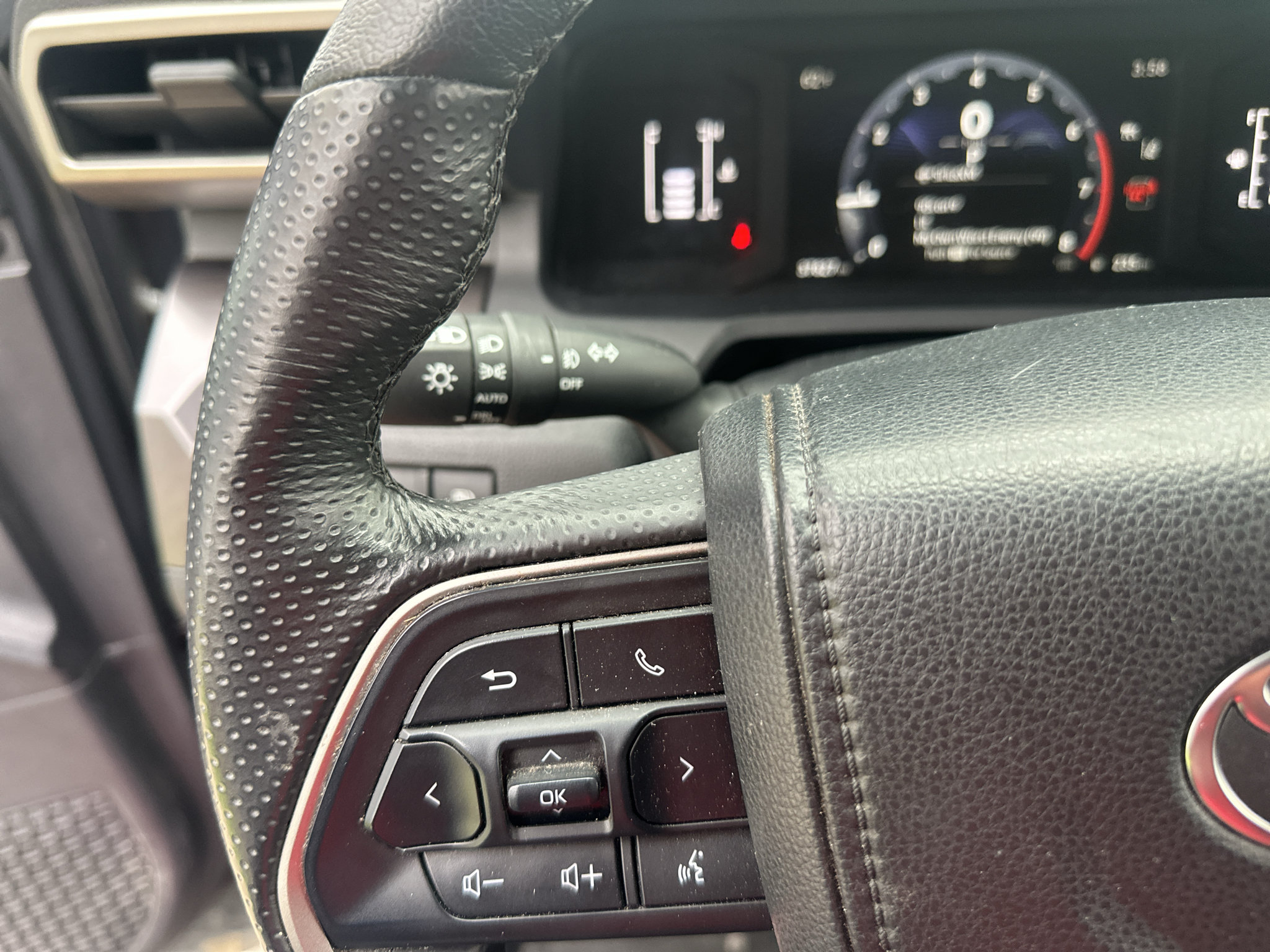 Used 2025 Toyota 4Runner SR5 AWD/4WD image 24