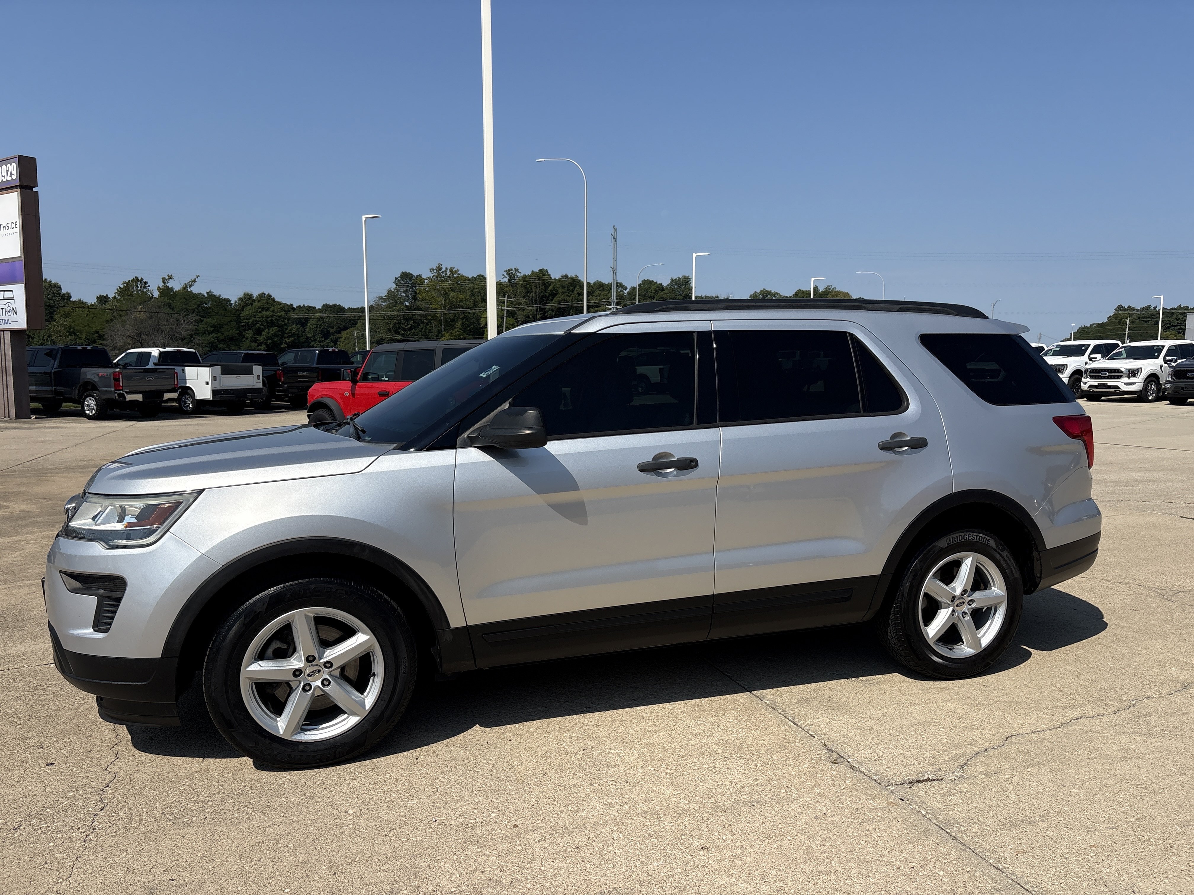 Used 2018 Ford Explorer FWD image 3