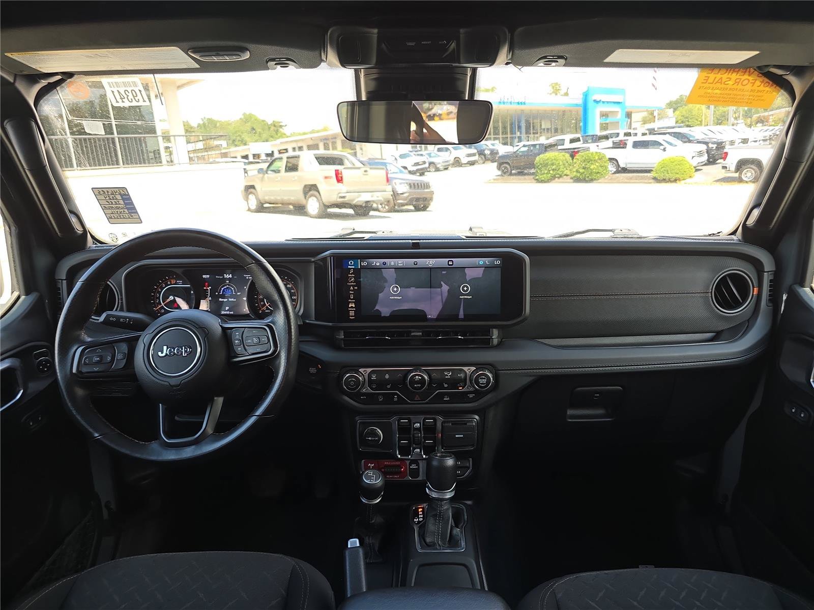 Used 2024 Jeep Gladiator Mojave w/ Technology Group AWD/4WD image 17