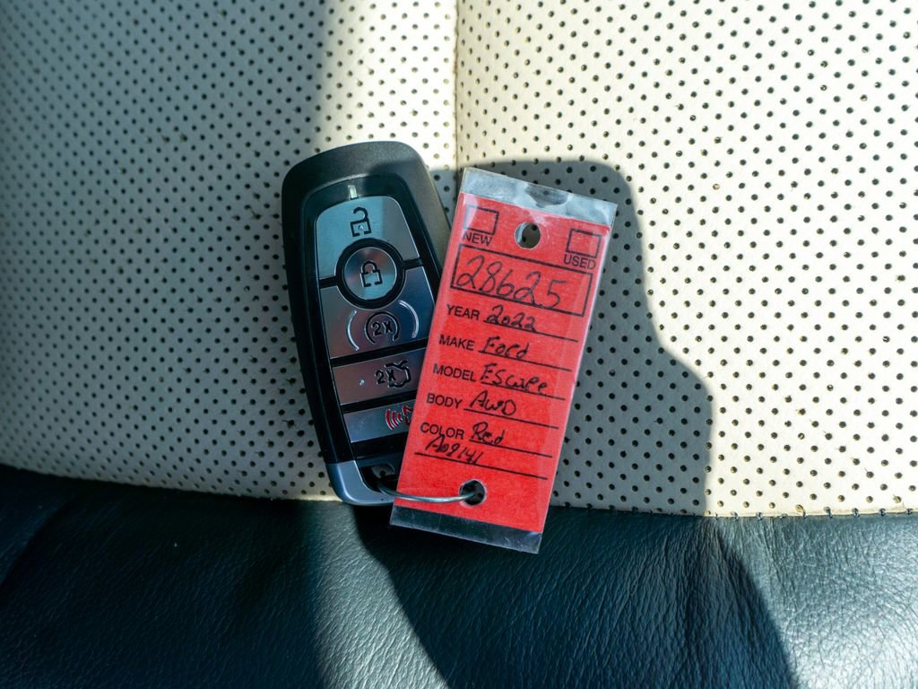 Used 2022 Ford Escape Titanium w/ Titanium Elite Package image 38