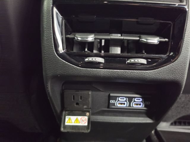 Used 2025 Jeep Grand Cherokee Altitude AWD/4WD image 28