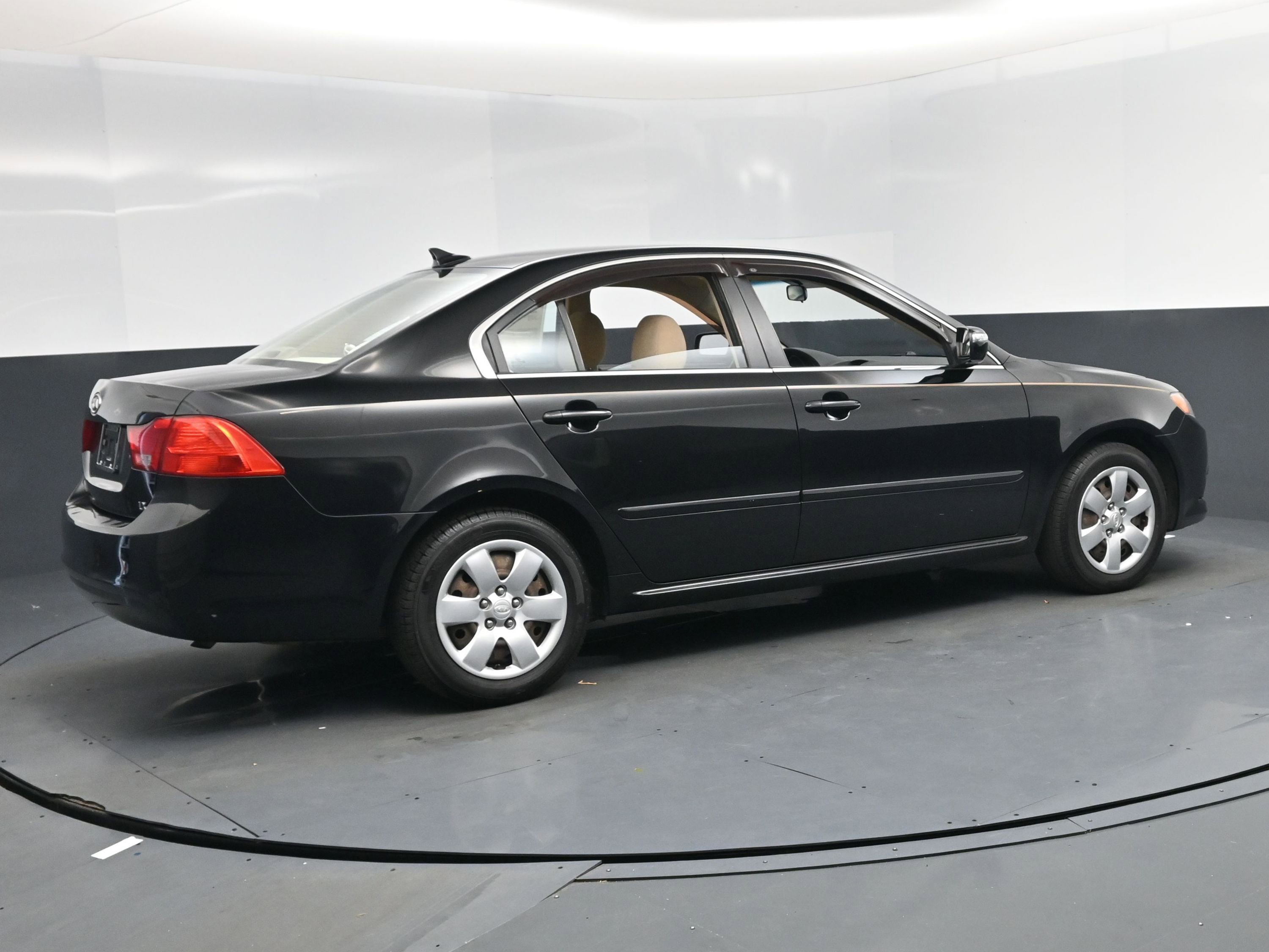 Used 2009 Kia Optima LX image 4