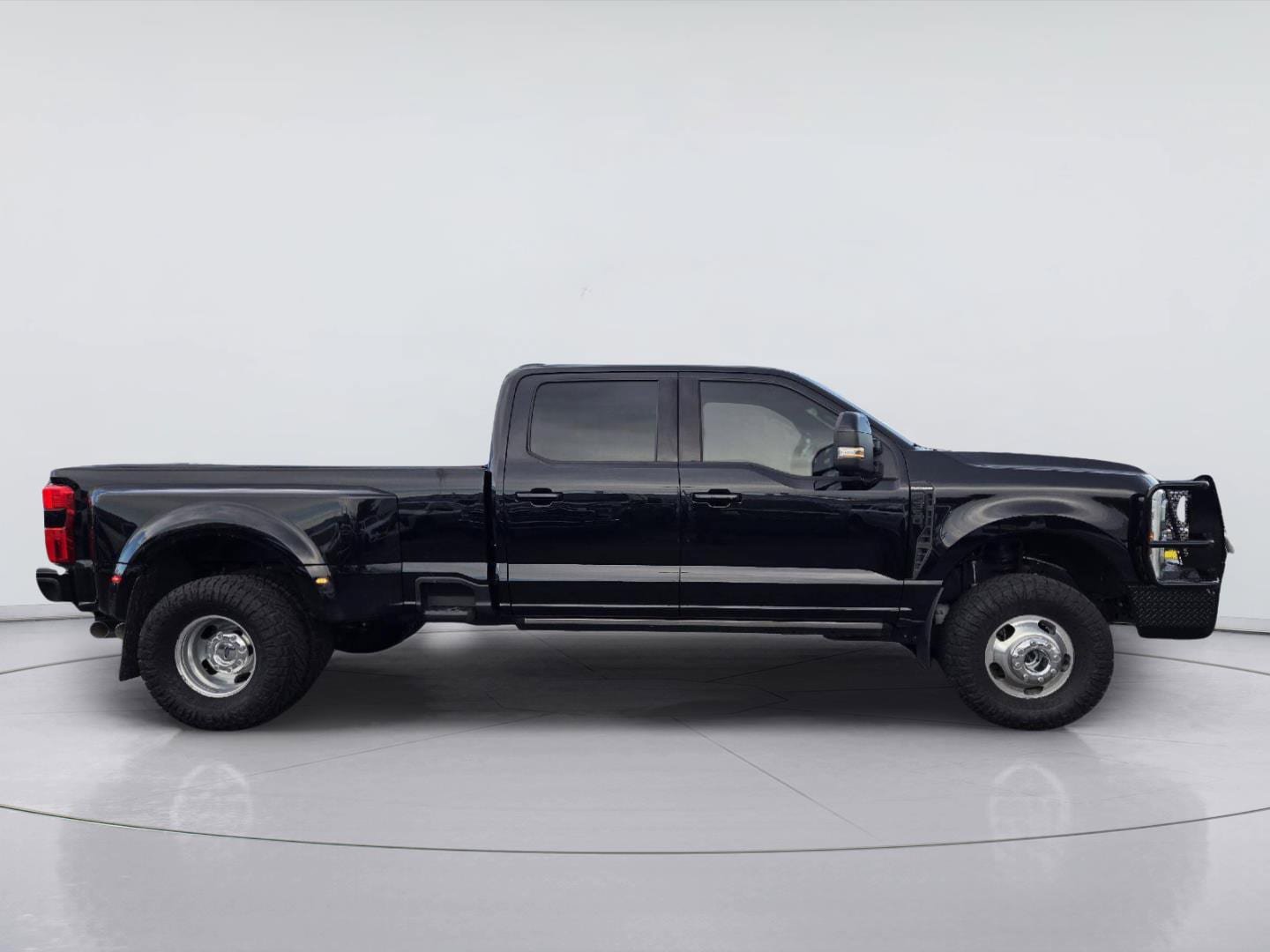 Used 2025 Ford F350 Platinum AWD/4WD image 4