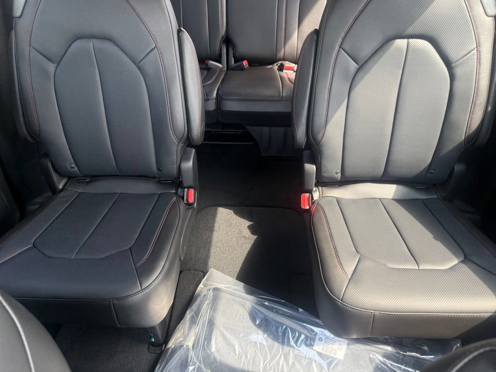 New 2027 Chrysler Pacifica Select FWD image 32