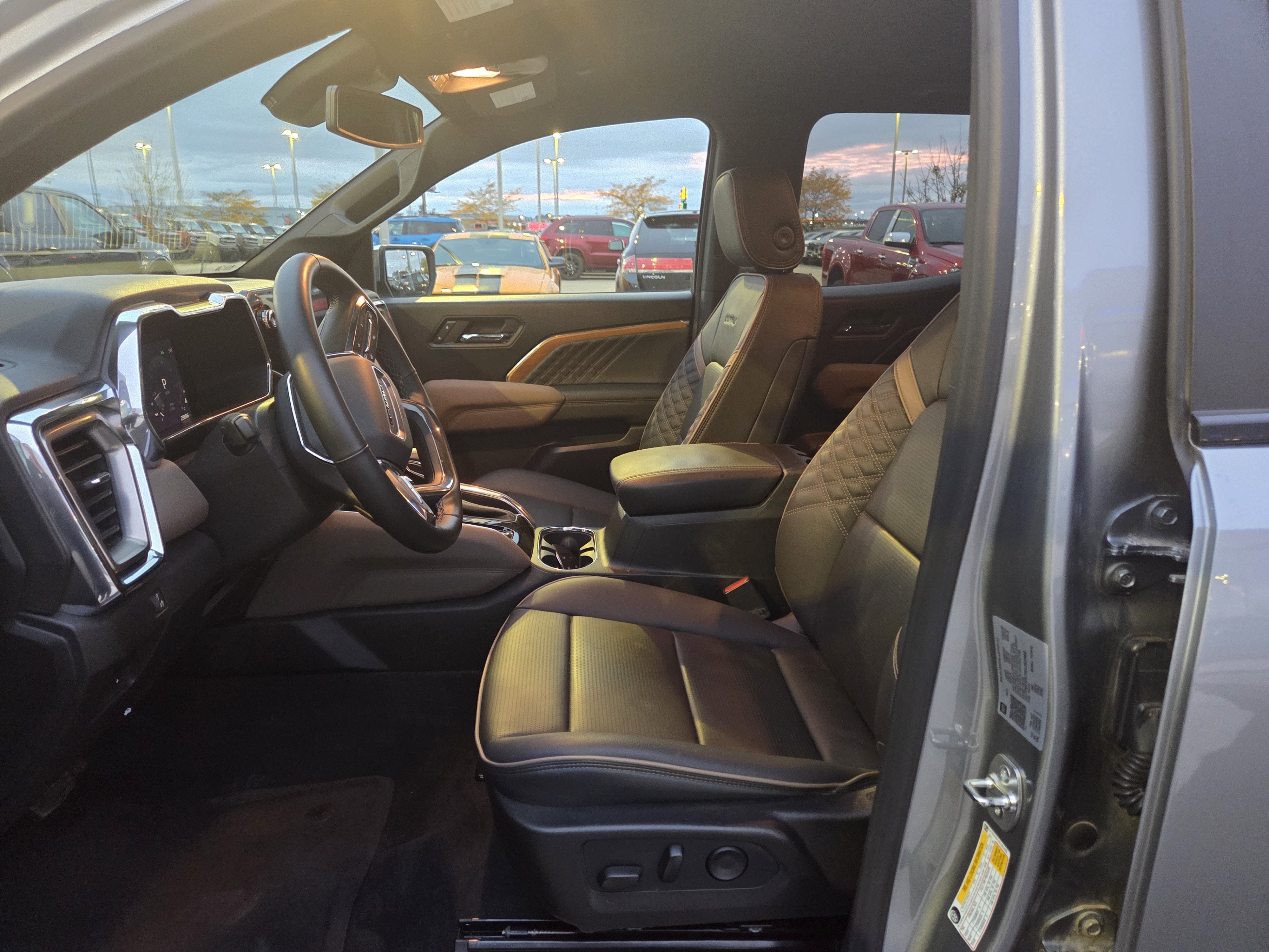 Used 2024 GMC Canyon Denali AWD/4WD image 7